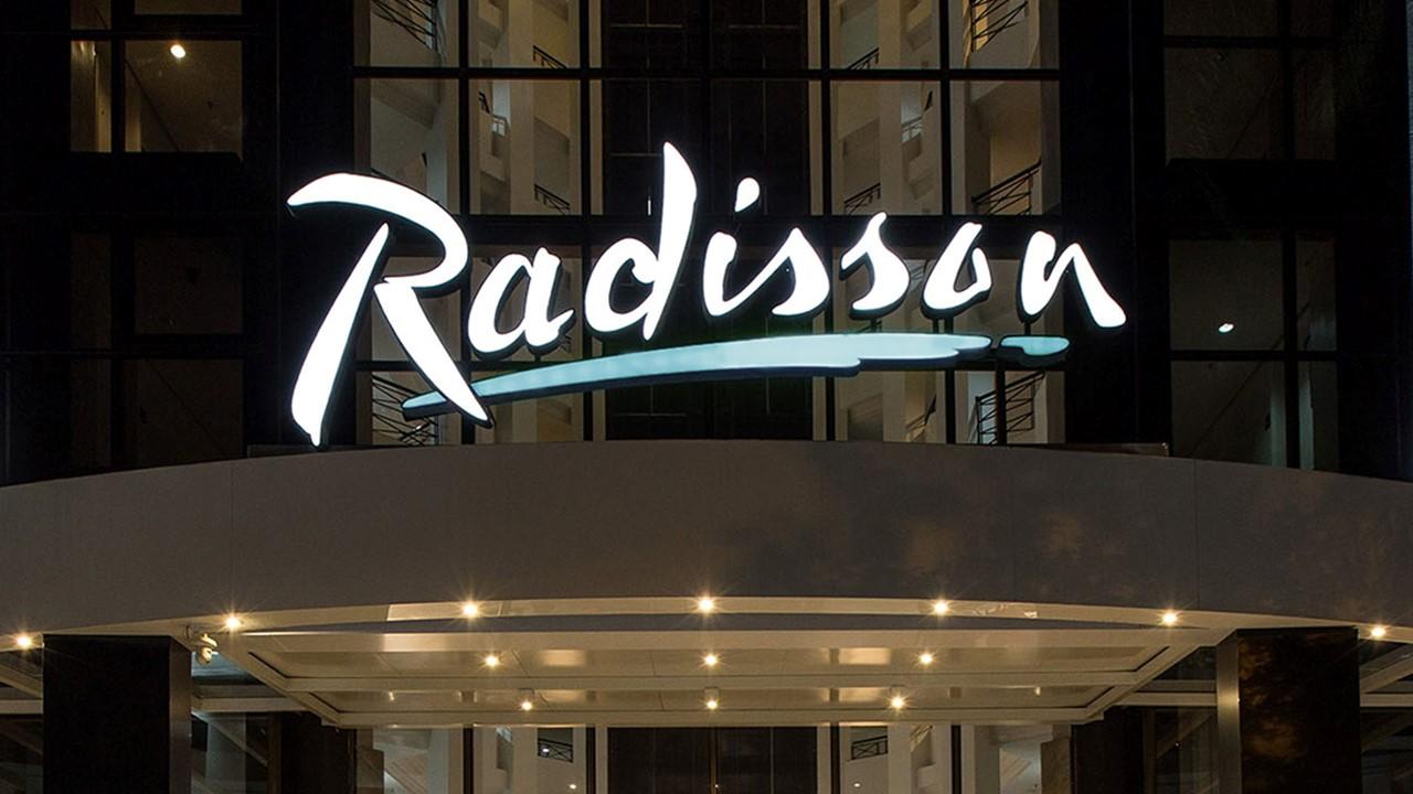 Radisson Hotel sign exterior