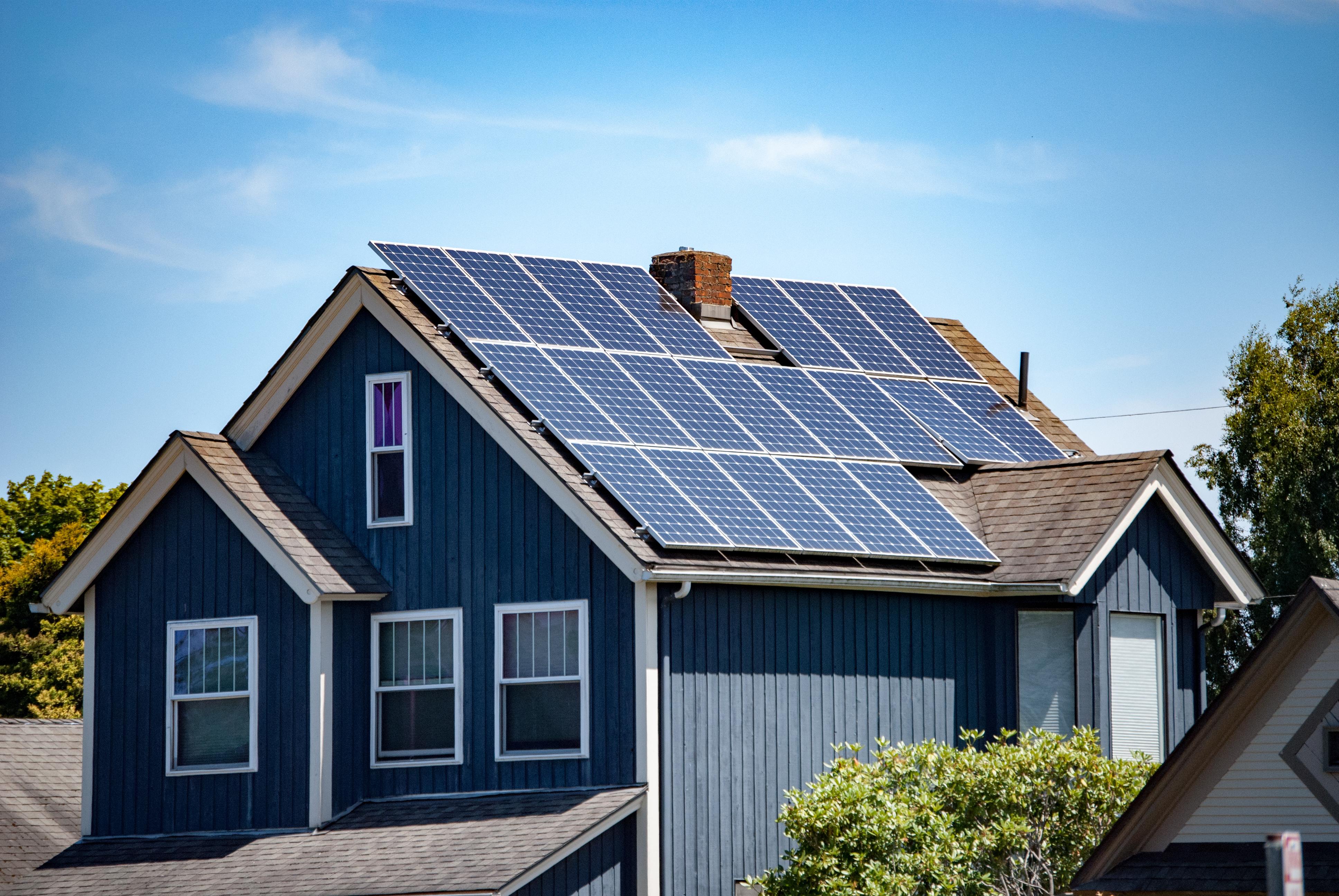 Солнечная энергия дом. Синий Солар Пауэр. Solar Energy Солнечная батарея. Солнечные электростанции Солар Системс. Солнечные панели Солар.