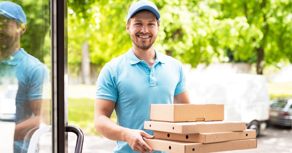 How Much Should You Tip a Pizza Delivery Guy? Tipping Guide