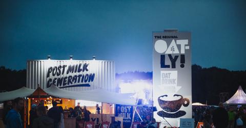 Outdoor Oatly booth