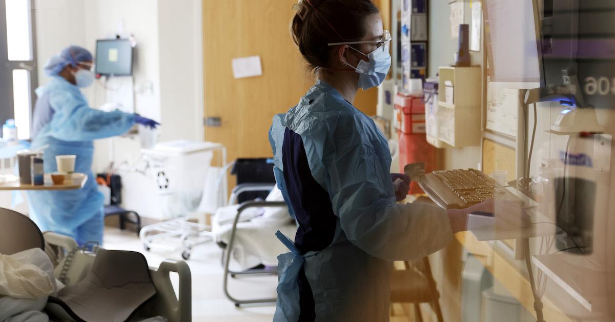 nurse monitors patient with omicronjpg