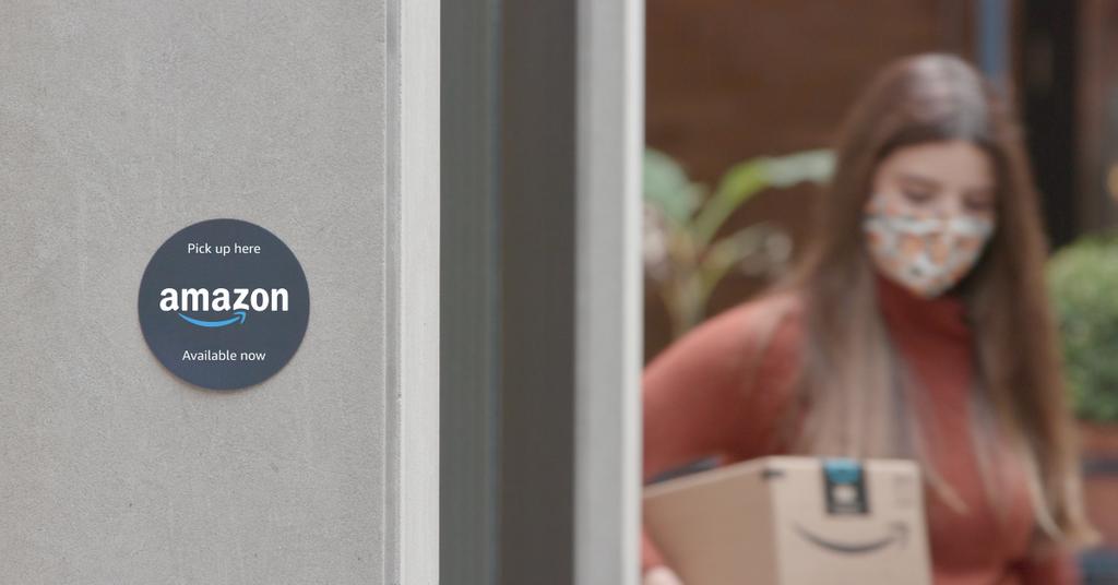 Will Amazon Stock Finally Split in 2022 and Follow Tech Peers?