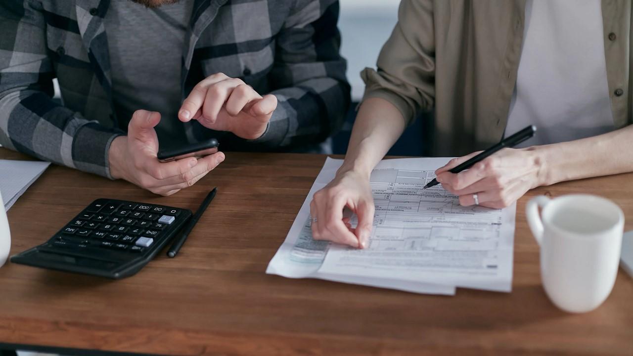 A couple calculating tax credits