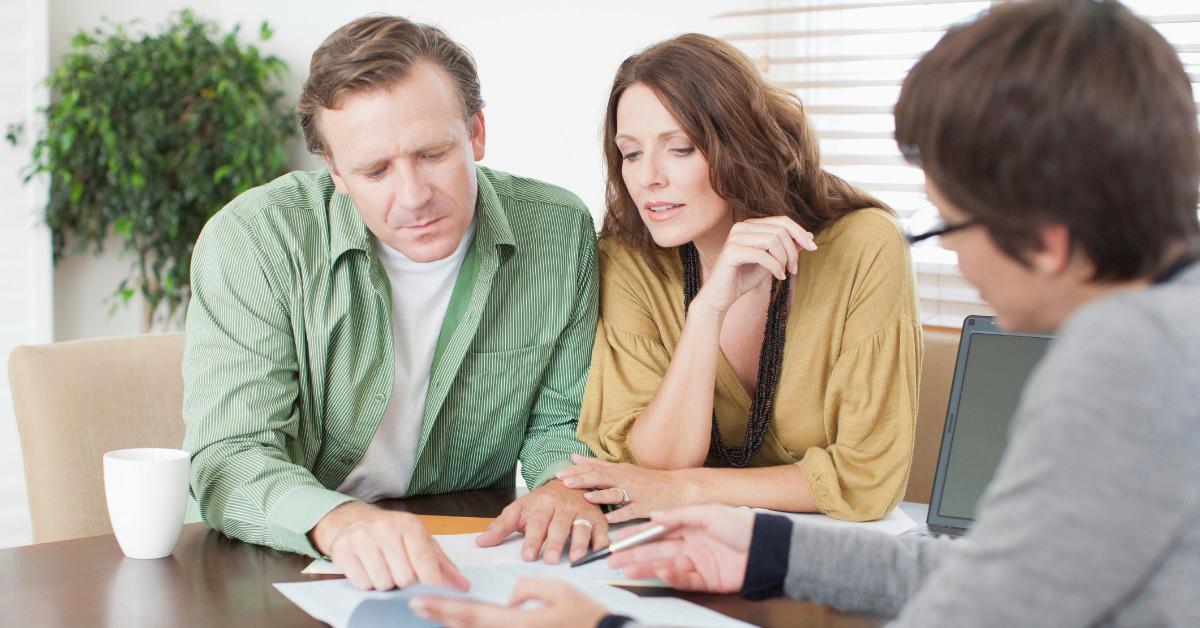 Couple signing loan documents