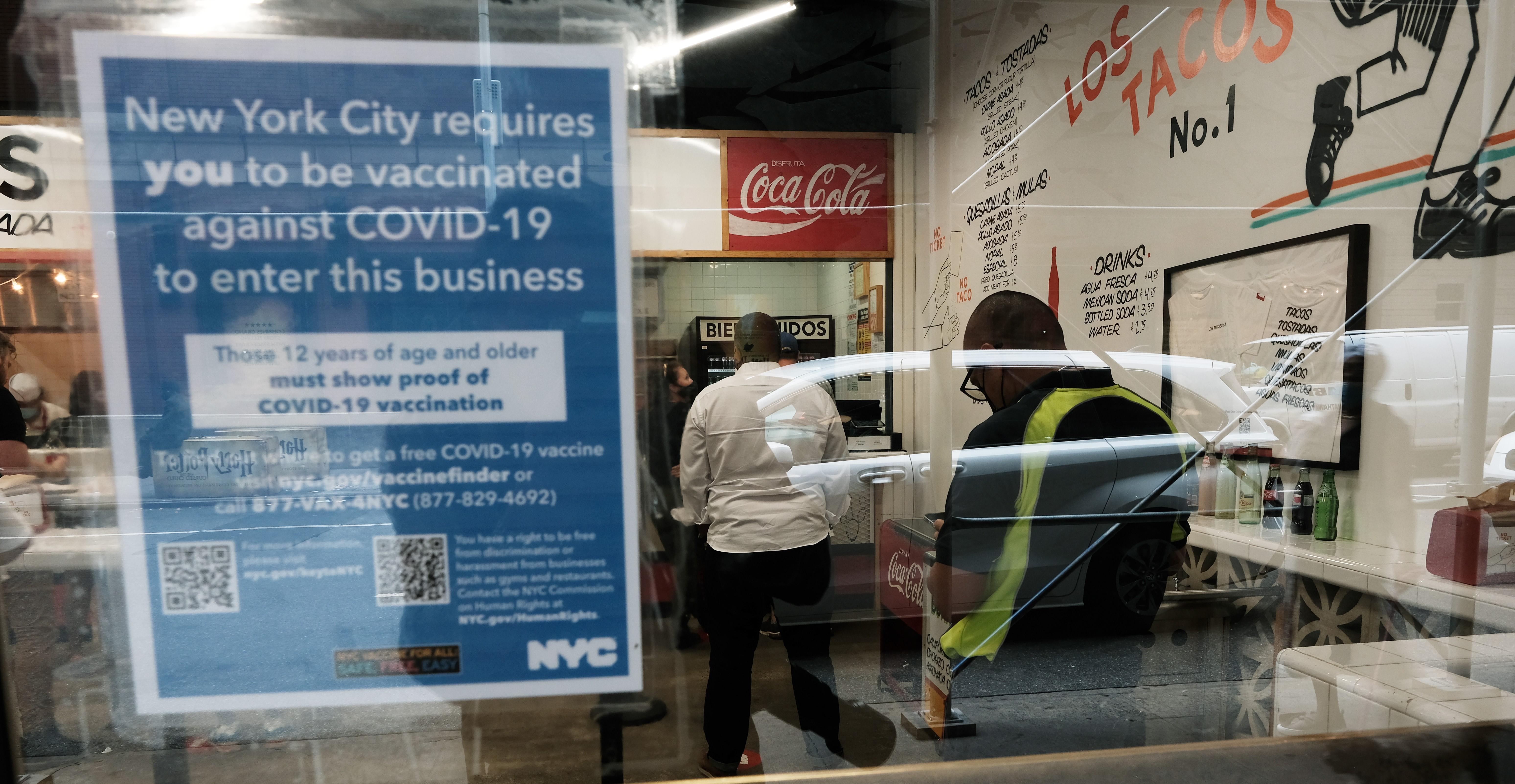 Vaccine mandate sign in New York City restaurant