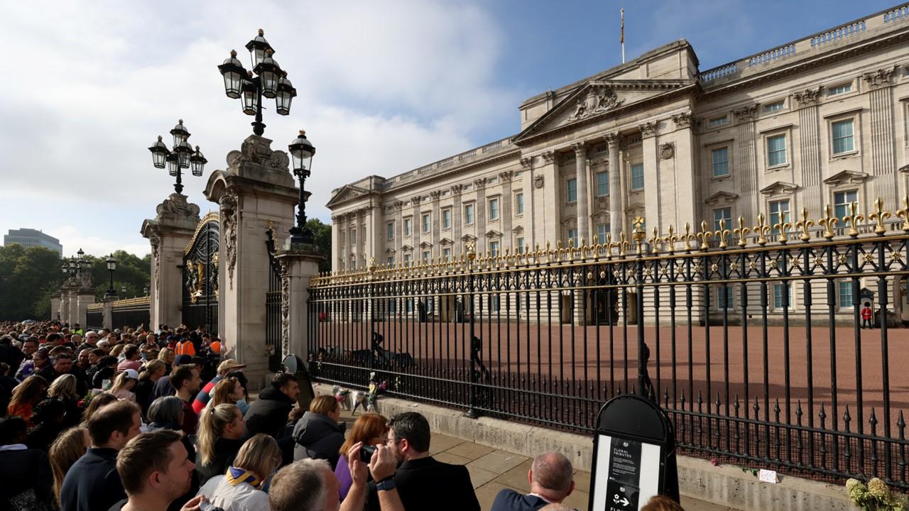 buckingham palace royal family