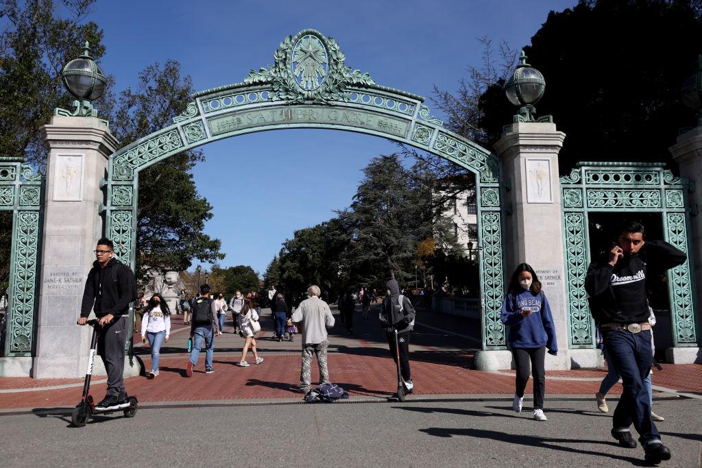 Students walking on a campus