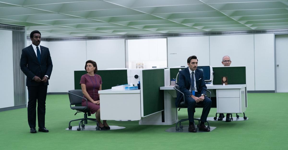 Should You Rage Quit Your Job or Wait It Out?