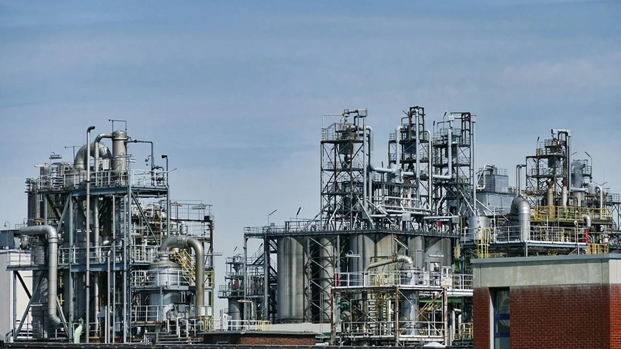 Crude oil refinery