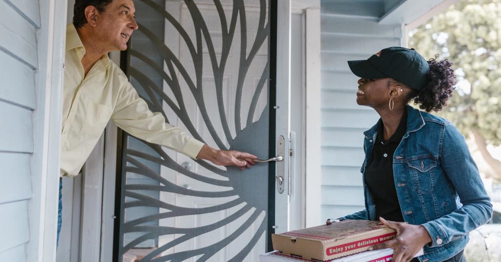 How Much Should You Tip a Pizza Delivery Guy? Tipping Guide