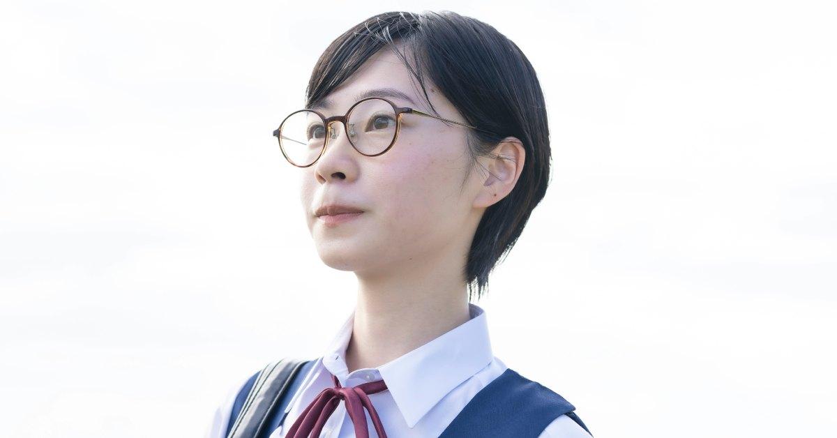 Women Allegedly Banned From Wearing Glasses to Work in Japan