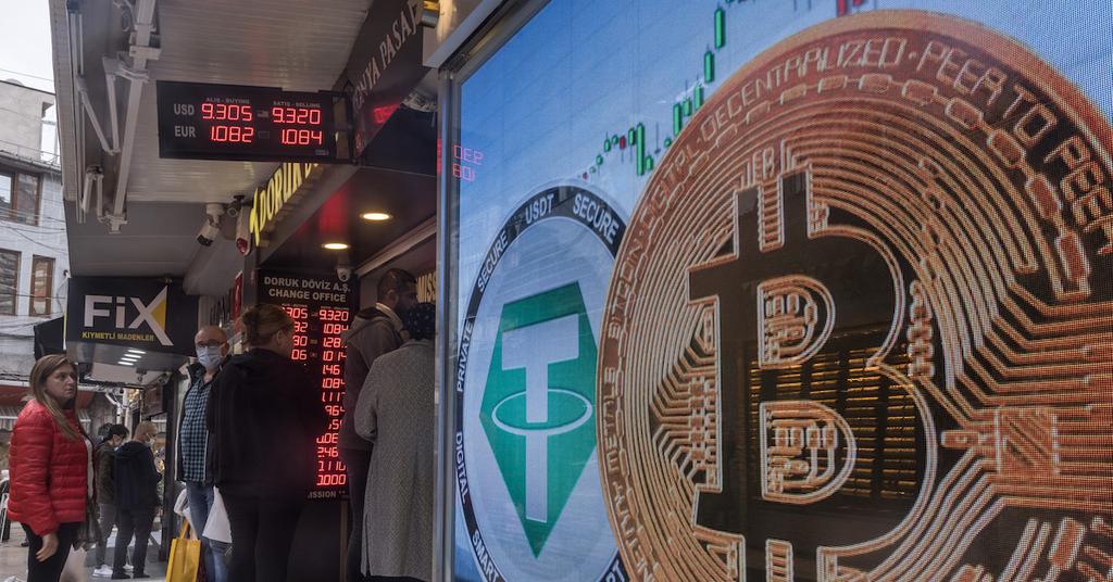 does fidelity invest in crypto currency and lose money