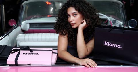 Woman with Klarna shopping bags