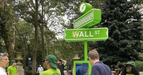 Robinhood and Wall Street sign