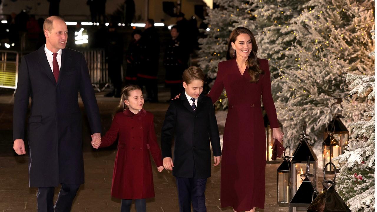 William, Kate, and two of their children in December 2022