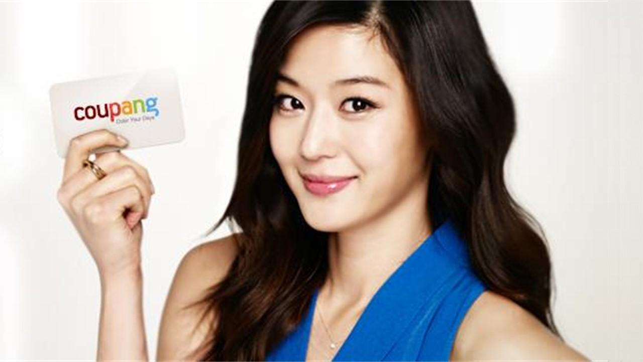 Woman holding a Coupang card