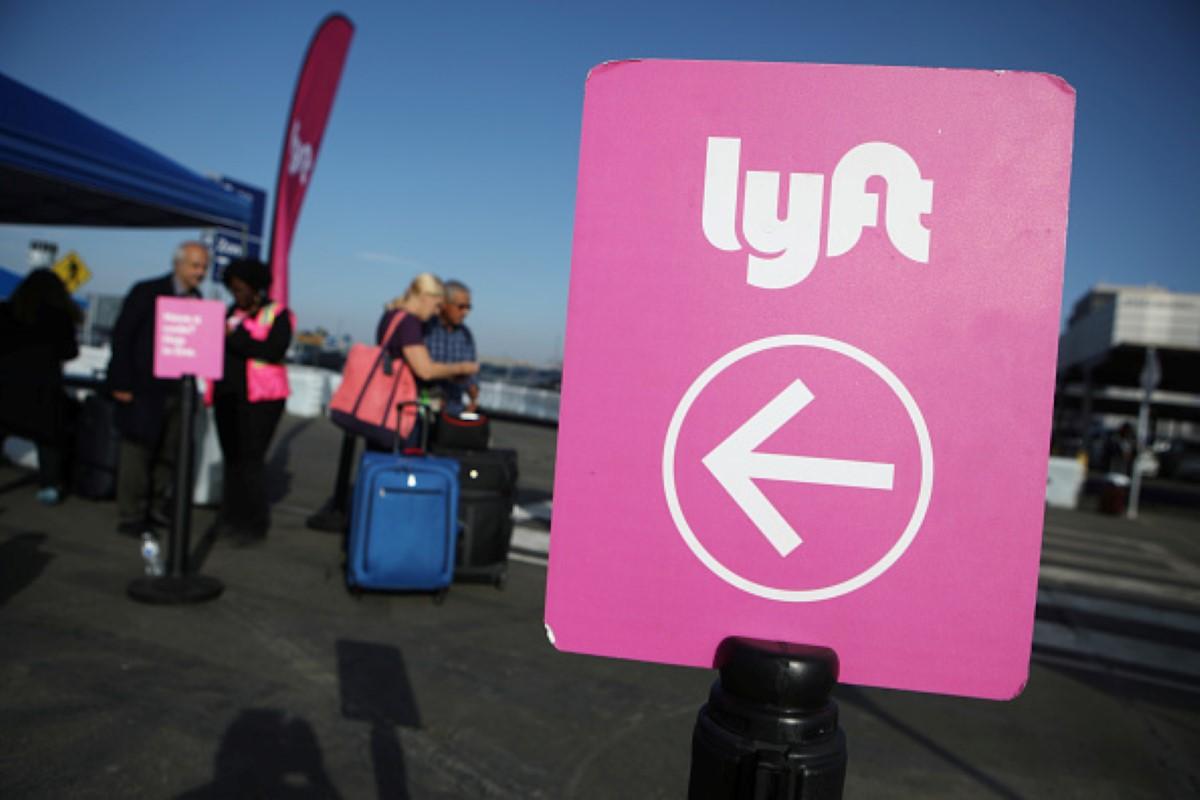 A sign directing people to Lyft outside of LAX airport