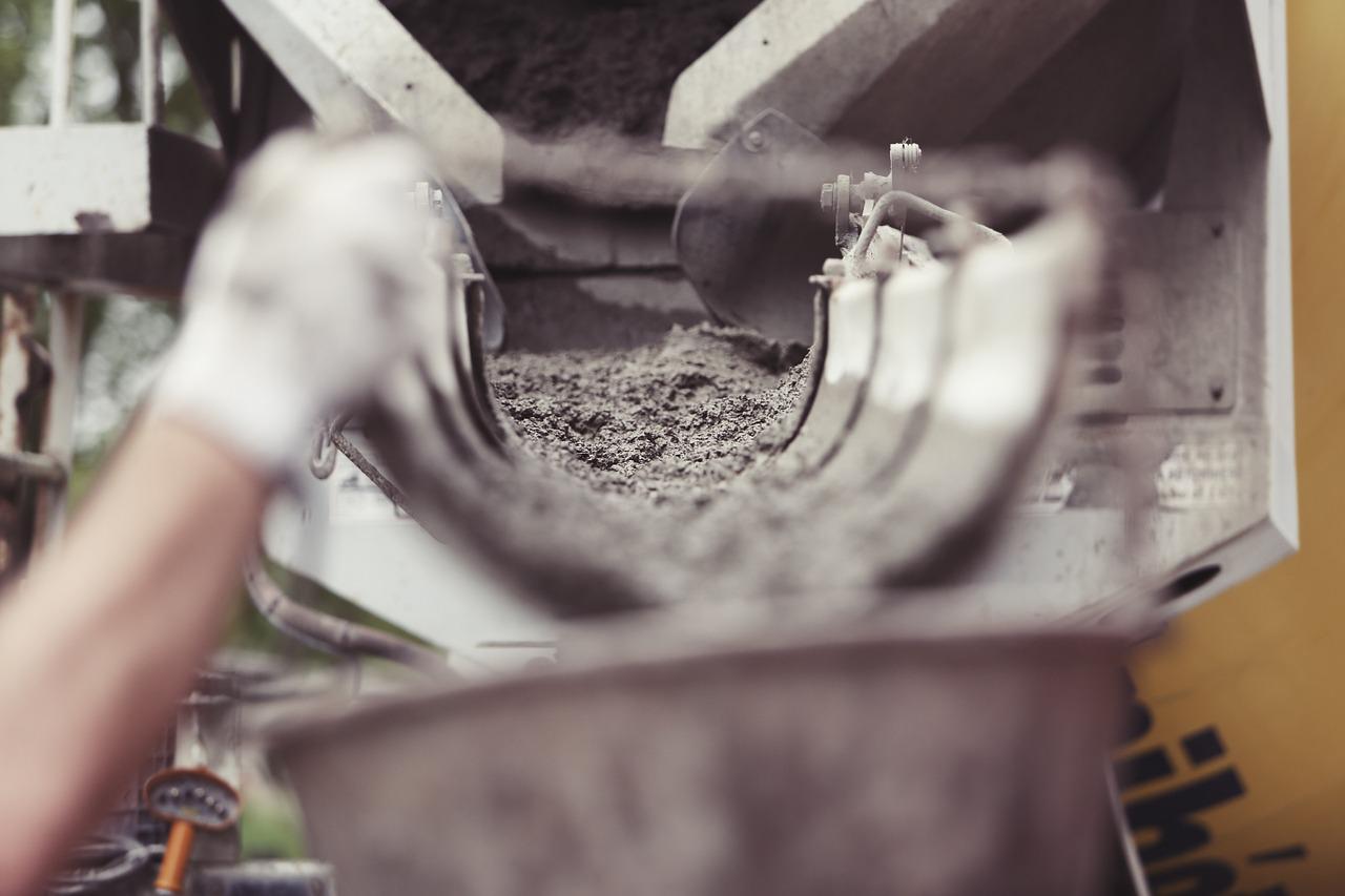 Cement and concrete construction worker