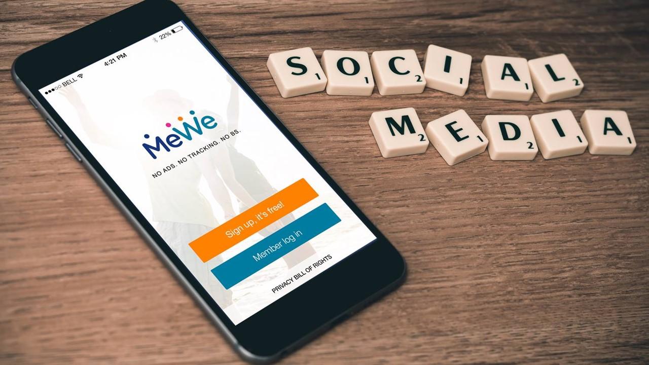 The MeWe mobile app icon is seen on an iPhone. MeWe is an American alt-tech  social media and social networking service owned by Sgrouples Stock Photo -  Alamy