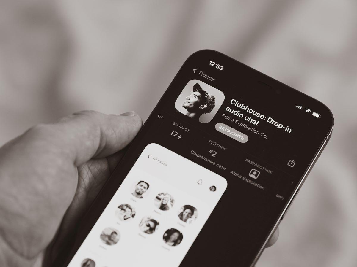 Clubhouse audio drop-in app on the iPhone