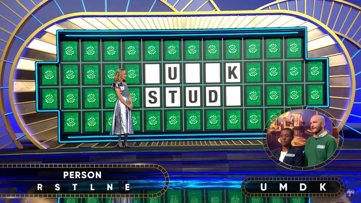 pn/edee cb db c fabaed