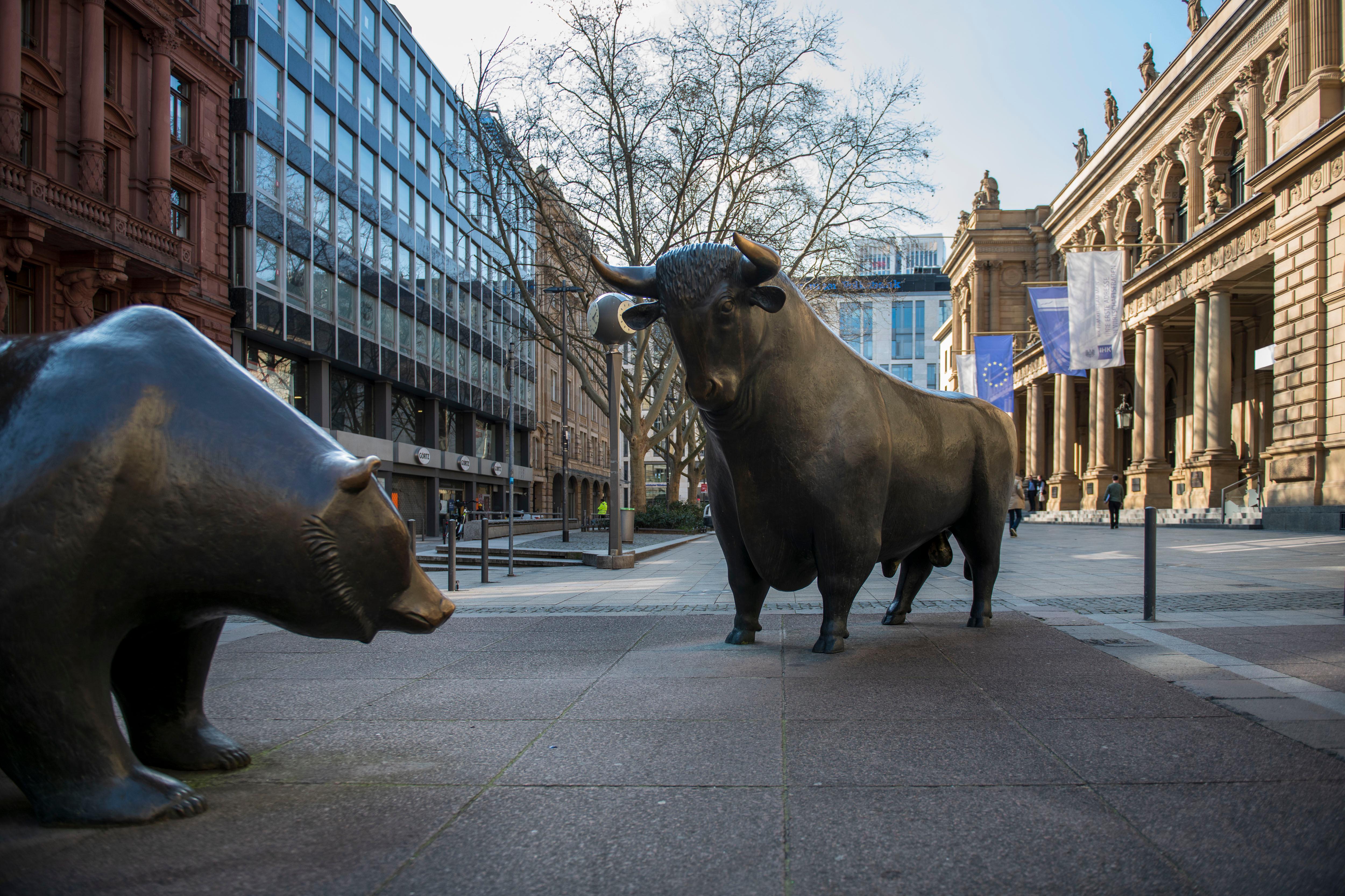 Bull and bear statues facing each other