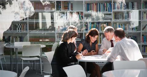 People discussing the best mutual funds