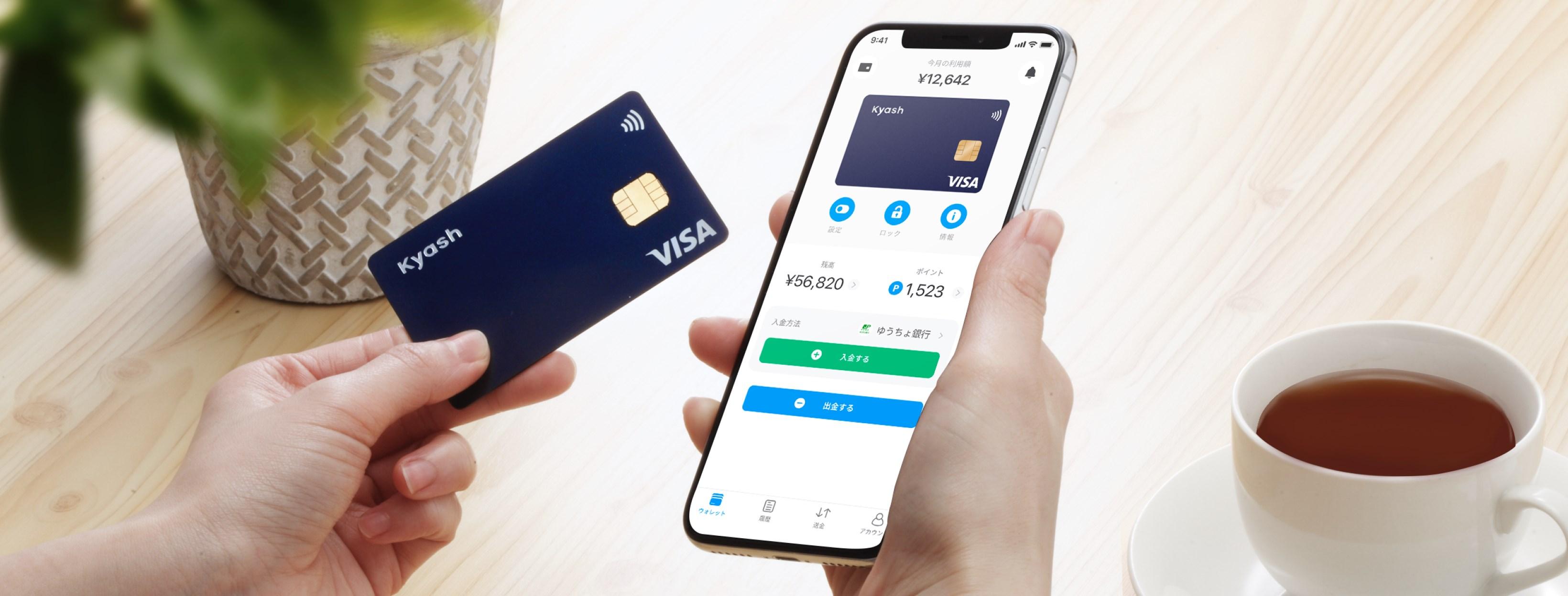 Person holding Kyash app and credit card