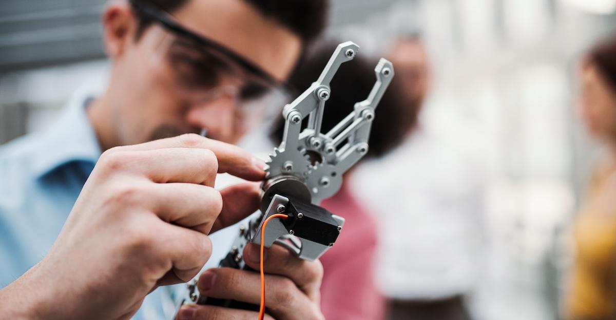 InventHelp, Robert Susa, and MixAid: A Real-World Inventor Case Study