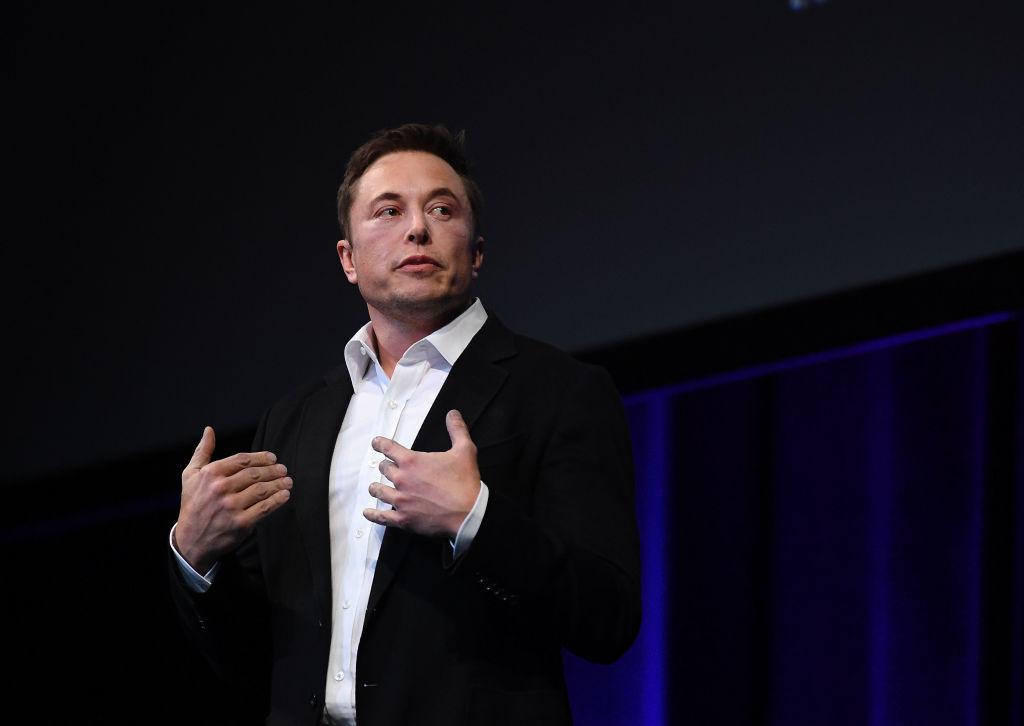 Elon Musk speaks at the International Astronautical Congress 