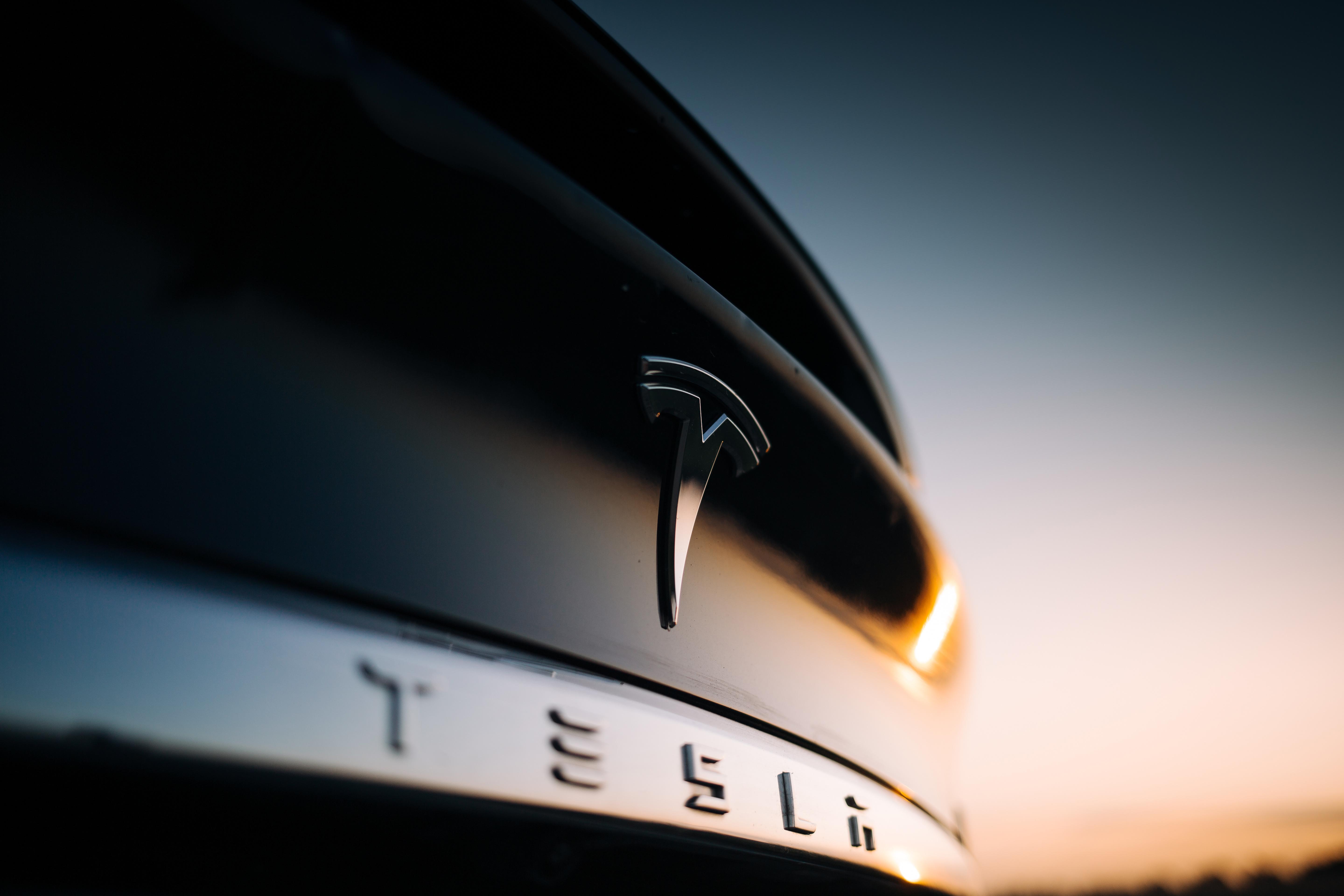 uploads///Tesla