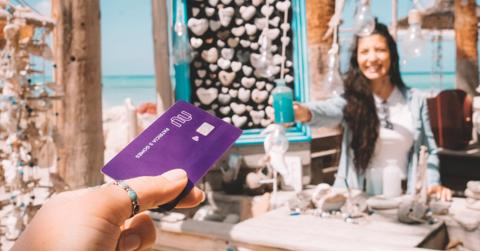 Customer paying with a Nubank card