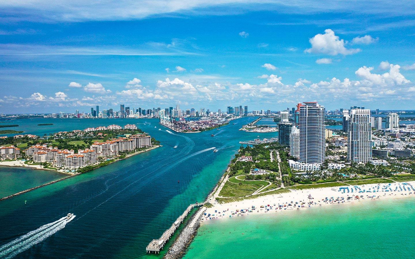 A wide-paned shot of Miami, Florida.