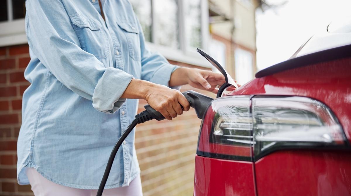 What Are the EV Battery Companies to Invest in Now?