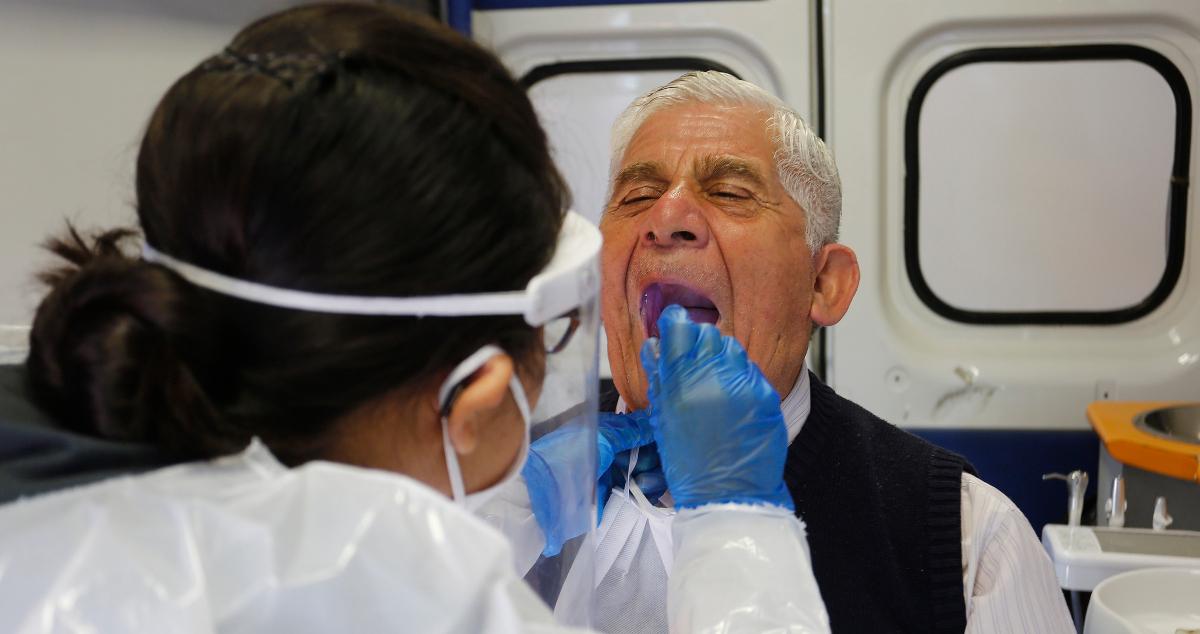 Healthcare worker doing a COVID-19 test