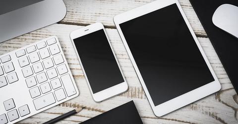 uploads///Apple laptop