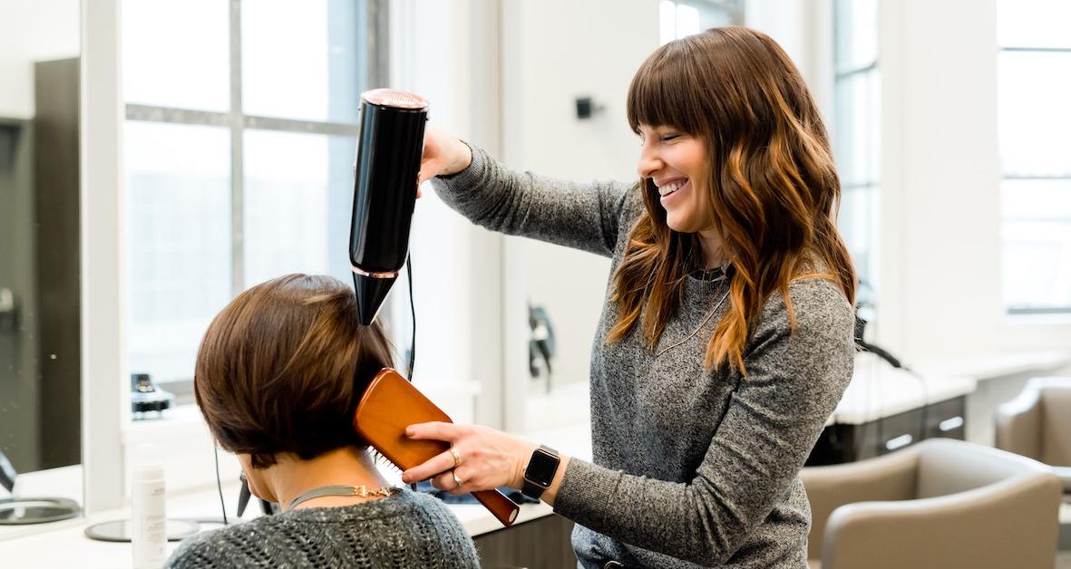 Here's How Much You Should Be Tipping Your Hairdresser, According to TikTok TrendRadars