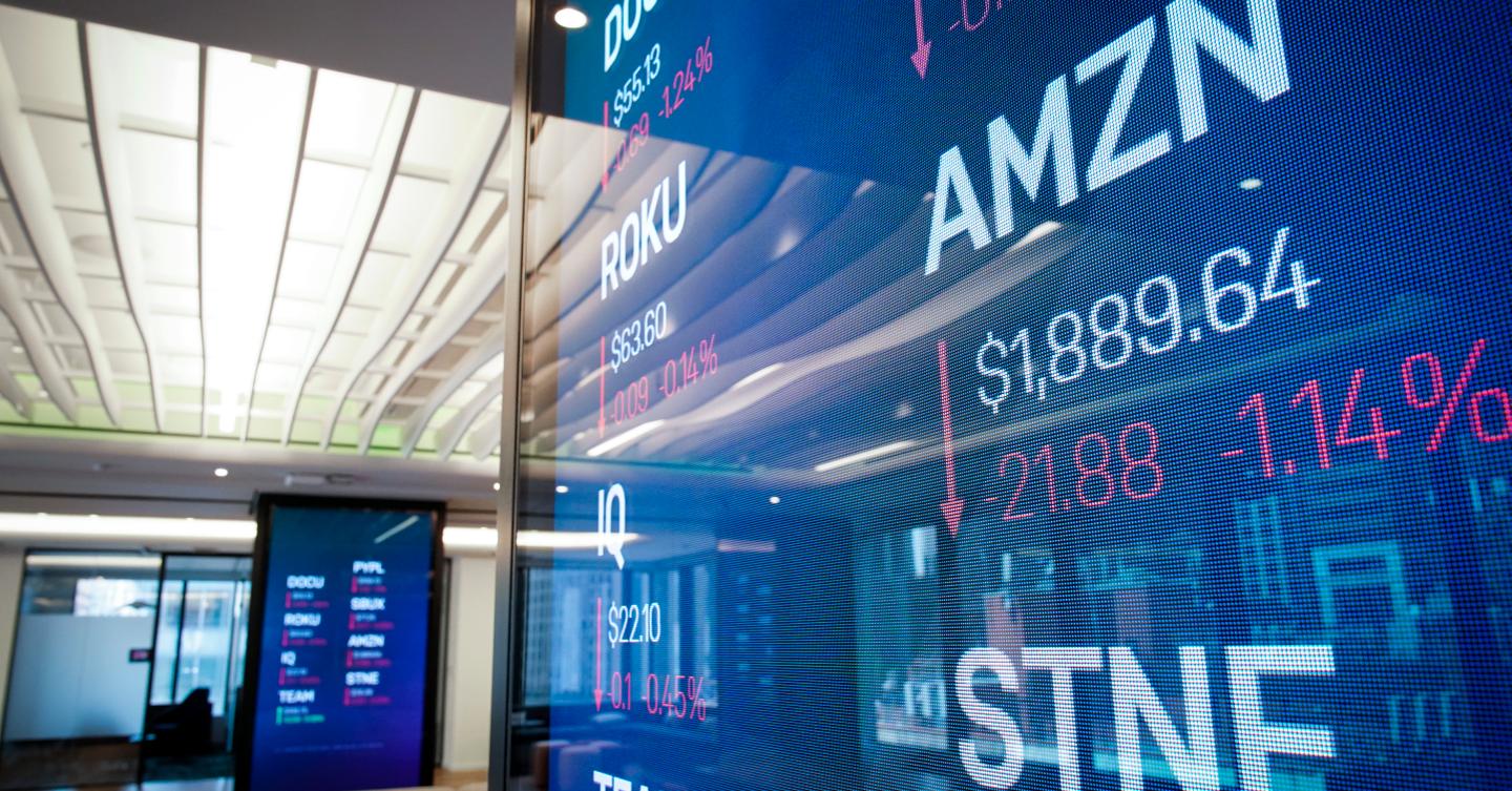 should-i-buy-amazon-stock-now-or-wait-for-better-prices