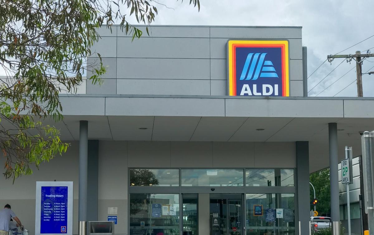 Are Stores Closed On New Year's Eve Or Day?