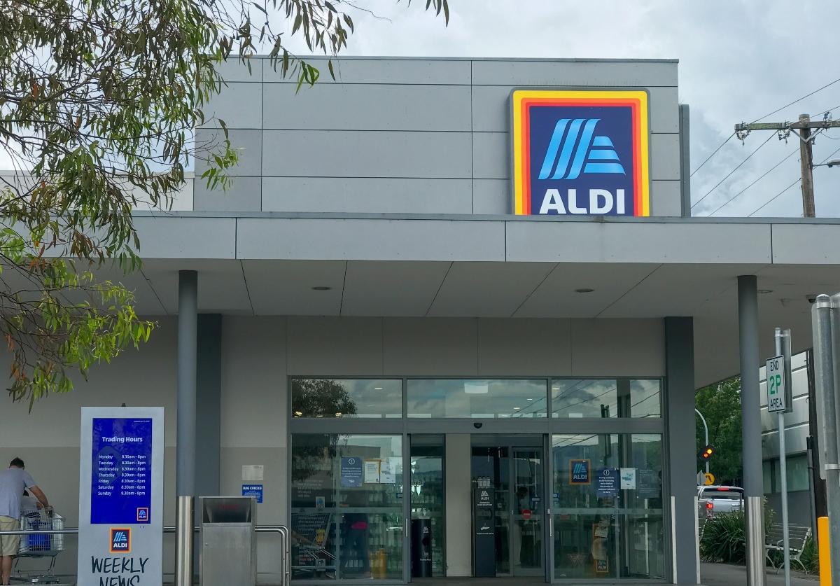 Are Stores Closed On New Year's Eve Or Day?