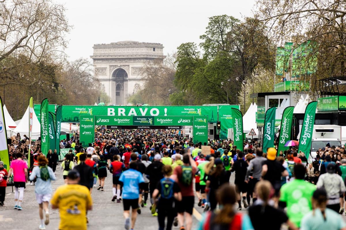 Paris Marathon runners