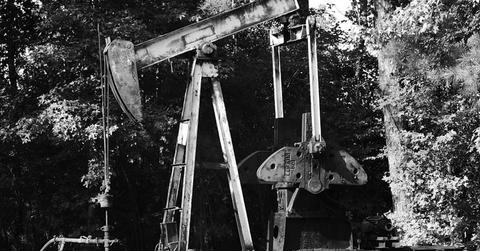 uploads///oil pump black white industry