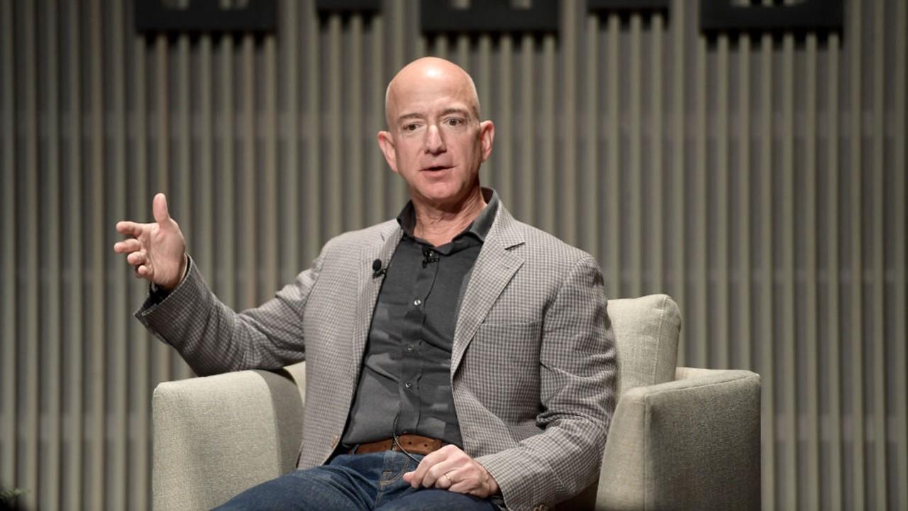 How Much Money Does Jeff Bezos Make Per Second in 2022?