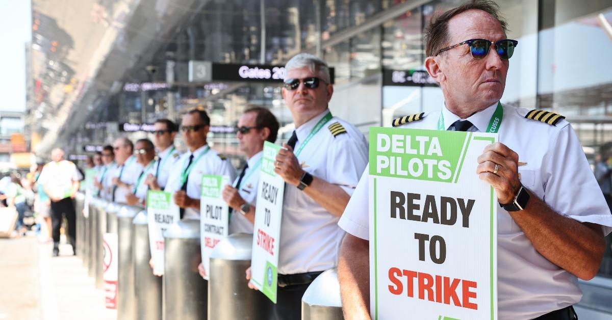 Delta pilots holding strike signs