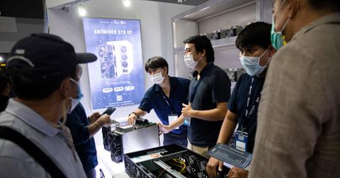 People learn about mining rigs at the Thailand Crypto Expo on May 14, 2022 in Bangkok, Thailand. Cryptocurrency Enthusiasts attend Thailand Crypto Expo 2022, the largest cryptocurrency exposition in Southeast Asia, at the Bangkok International Trade and Exhibition Center. Visitors learn about blockchain projects, exchanges, mining, NFT production, and gamefi technology. The exposition comes during a globa
