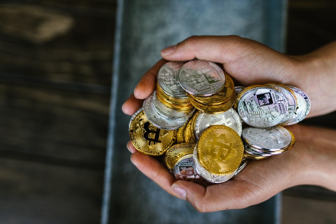 Person holding a lot of coins