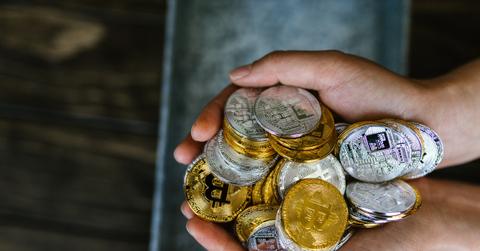 Person holding a lot of coins