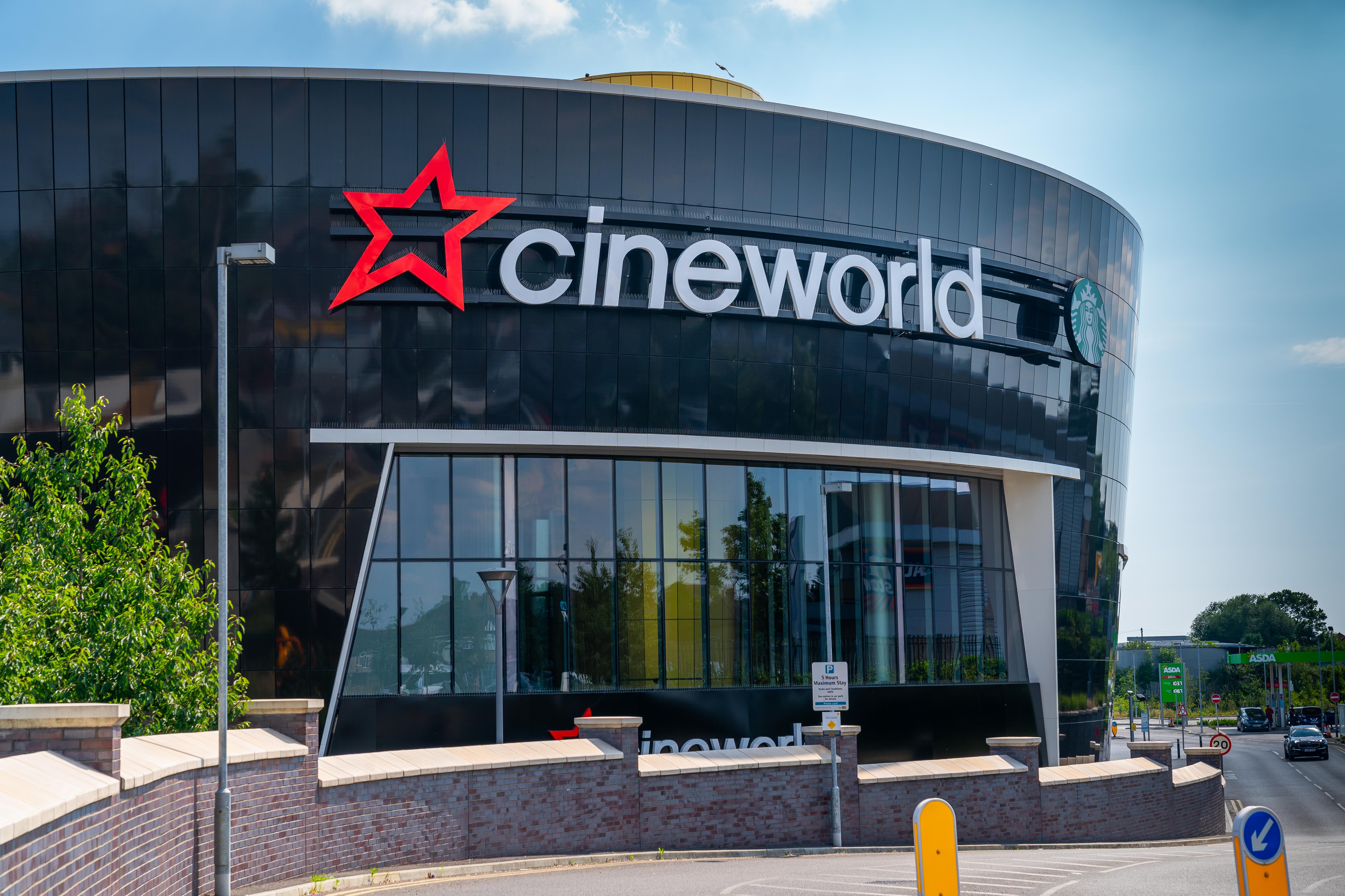 Regal Cineworld Closing Hundreds Of Movie Theaters - how to make a roblox movie theater