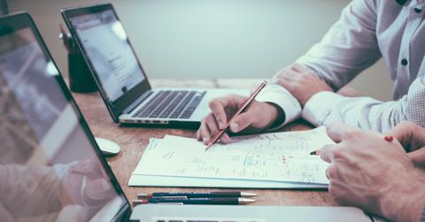 People reviewing 401(k) data