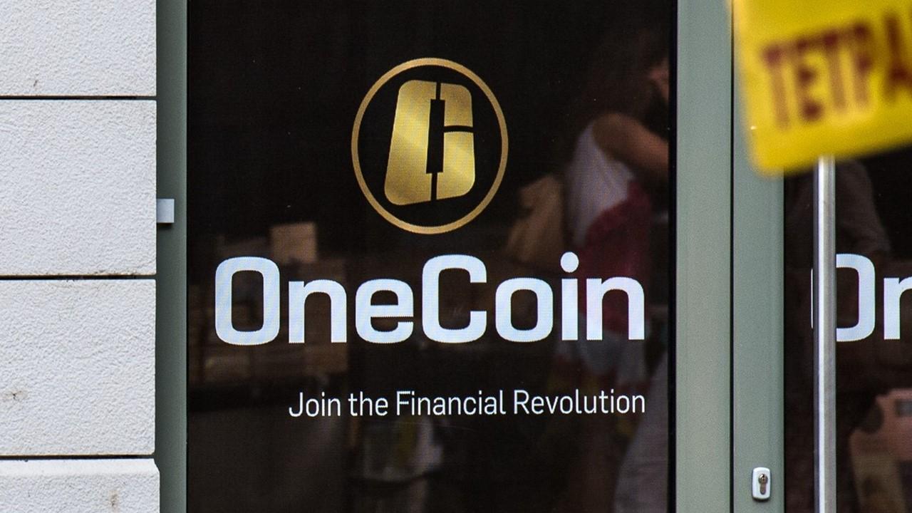 OneCoin door